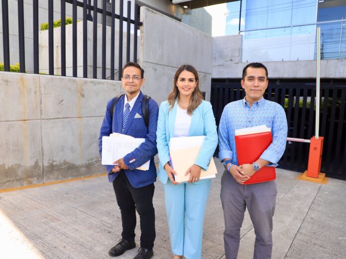 Lorena de la Garza defendiendo su victoria electoral en el Tribunal Electoral de Nuevo León ante impugnación de Movimiento Ciudadano