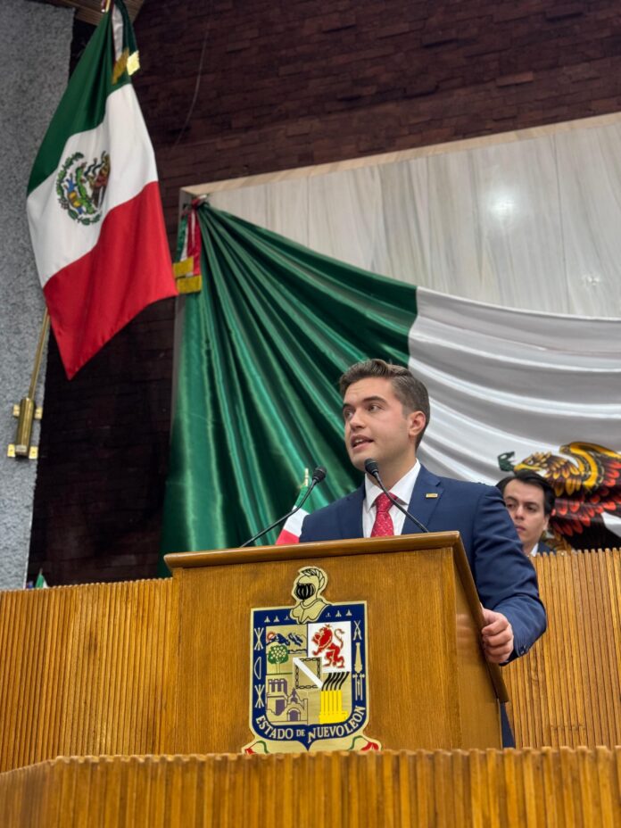 Jesús Elizondo, diputado del distrito 13, presenta iniciativa para reformar el código penal de Nuevo León ante el alarmante aumento de ciberdelitos, incluyendo extorsiones y fraudes digitales.