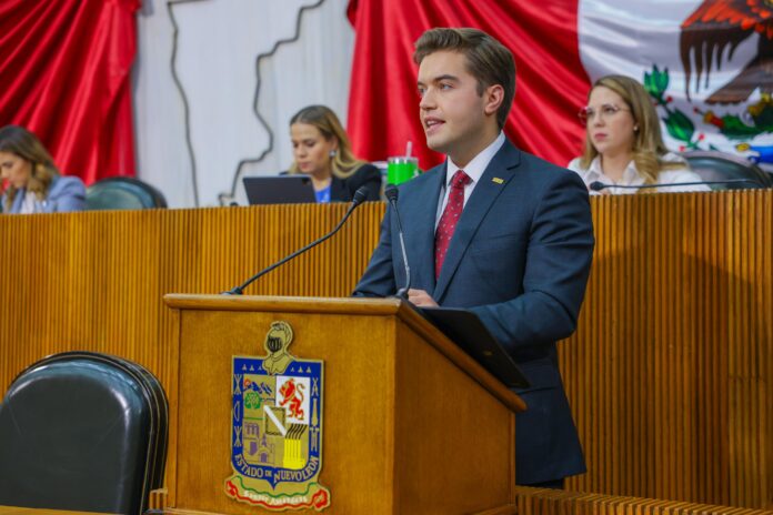 Jesús Elizondo exhorta a los alcaldes a agilizar trámites de Vivienda Popular en Monterrey.